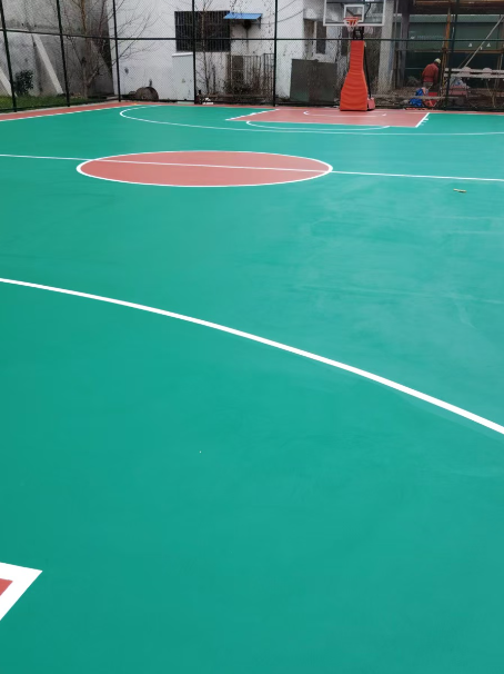 靖西 球场长期使用易出现地面开裂